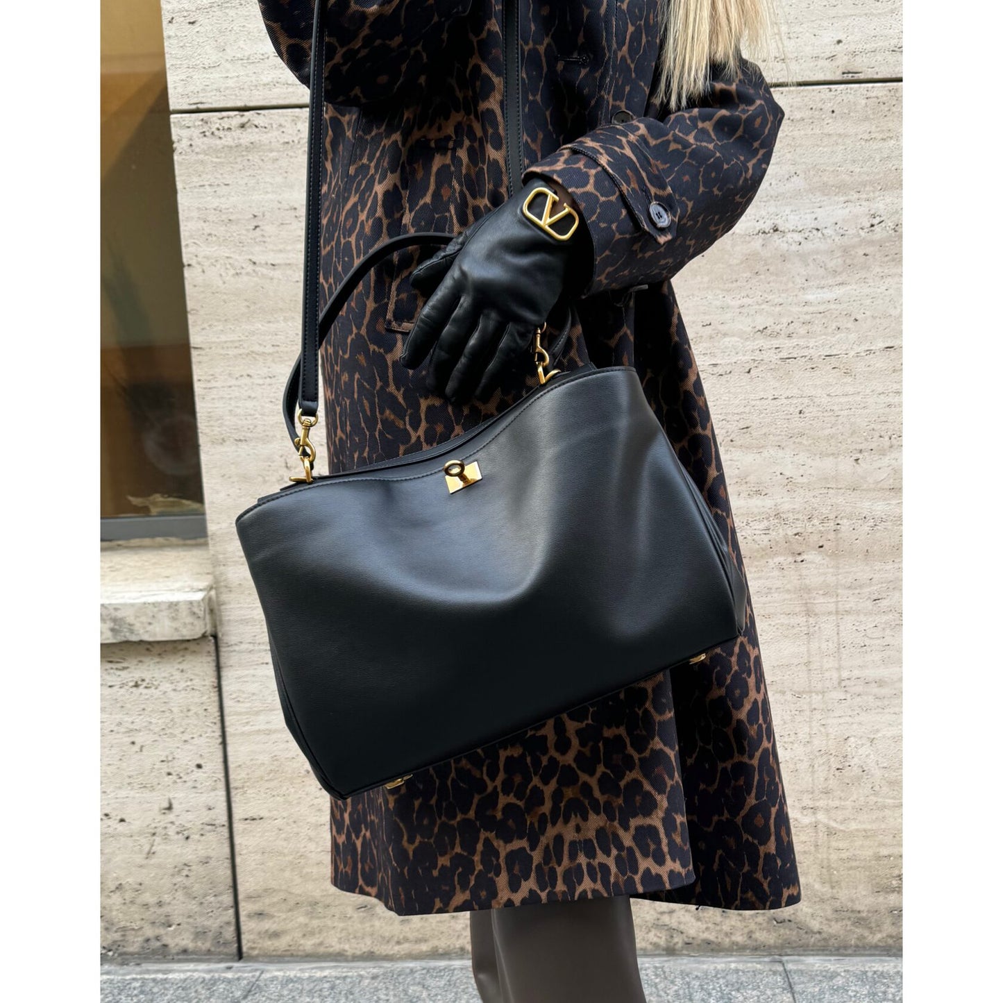 black-locked-medium-gold