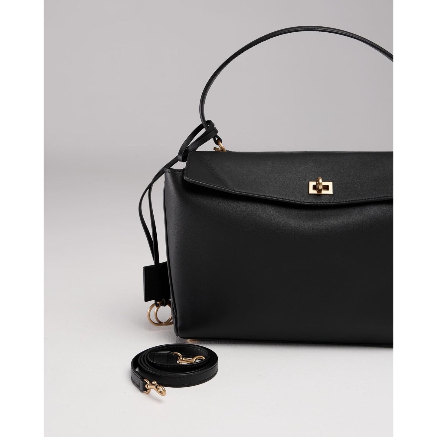 black-locked-medium-gold